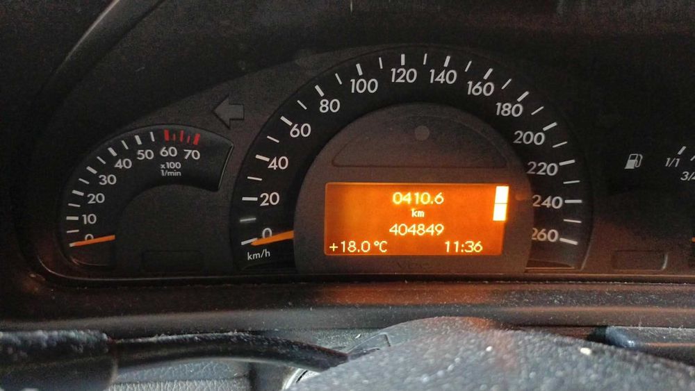 Mercedes W203 2002 Gasolina/GPL em boa condição geral