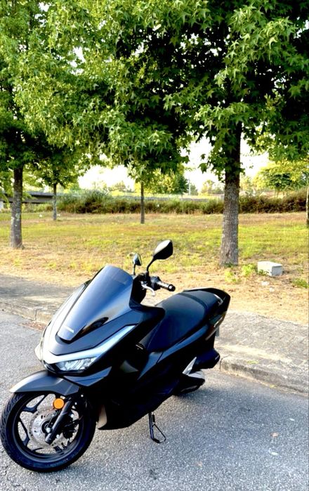 Troco em carro PCX 2025