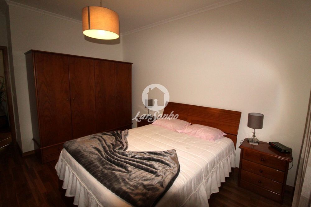 Mobília de quarto em pinho