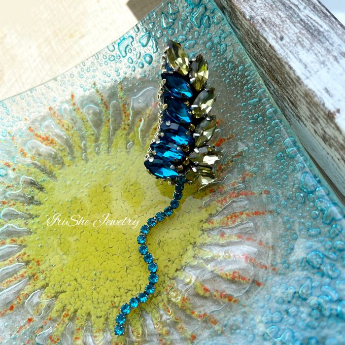 Broszka Kłosek z krzyształami  rękodzieło