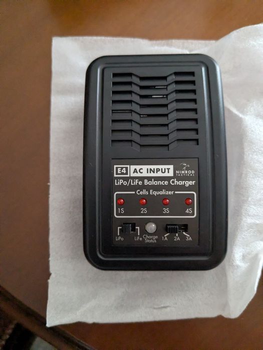 Carregador de baterias Airsoft