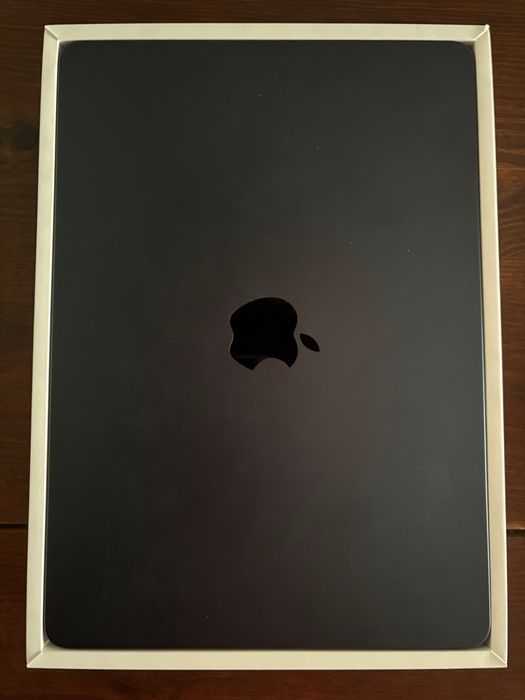 MacBook Air M2 13” Midnight | 16GB RAM | 256GB SSD | 18 Ciclos | Como Novo