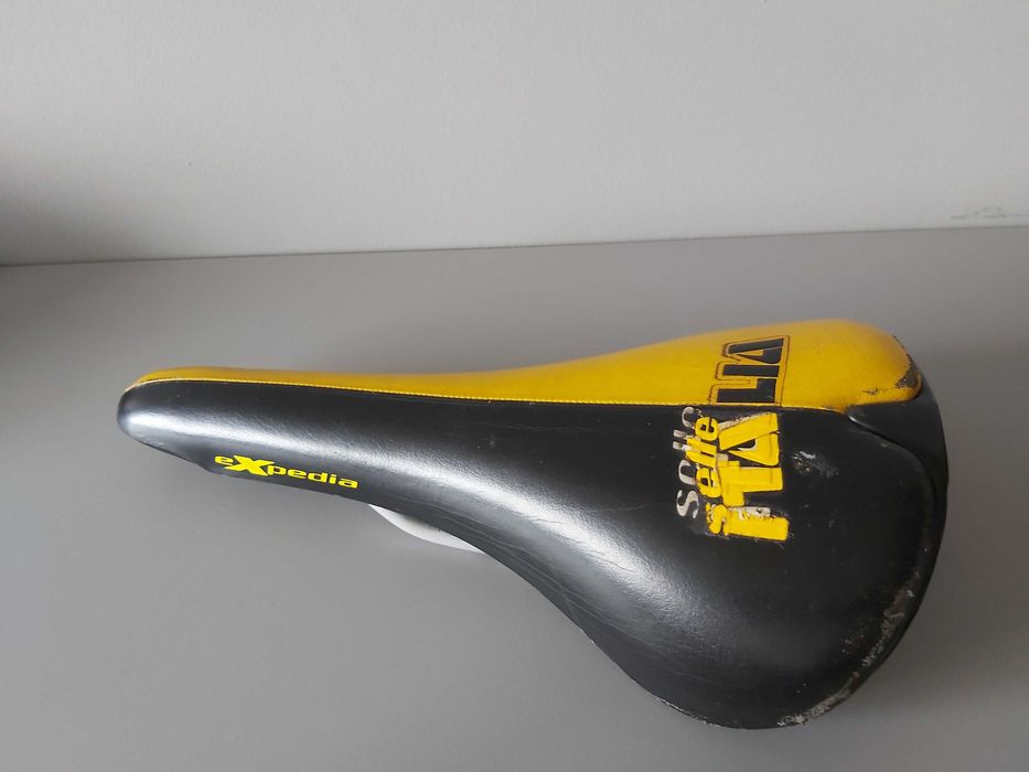 Седло для велосипеда кожа.