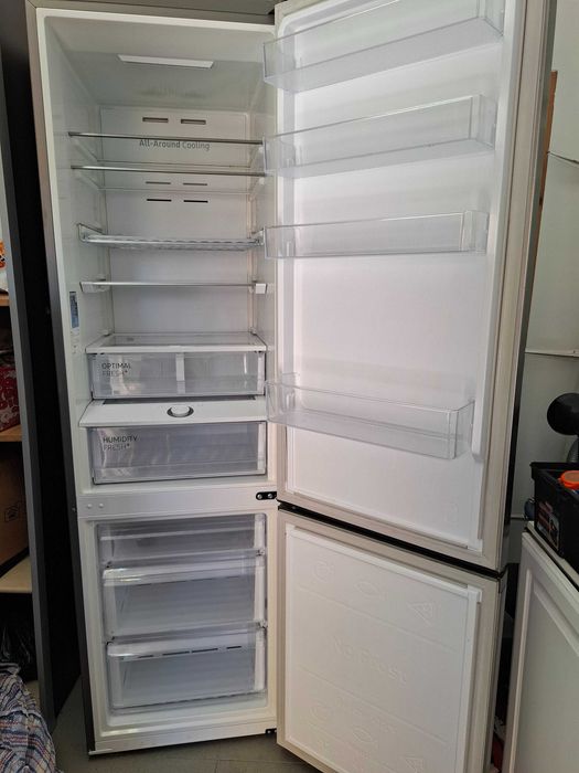 Frigorífico combinado Samsung Nofrost 390L - Inox (Modelo RB38T676CS9)