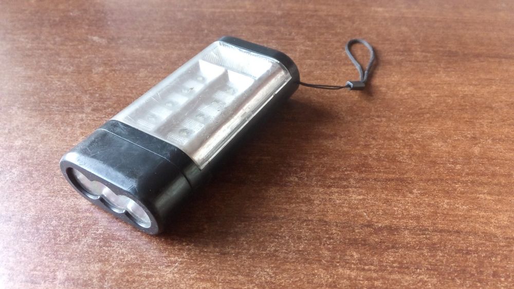 Stara latarka z PRLu