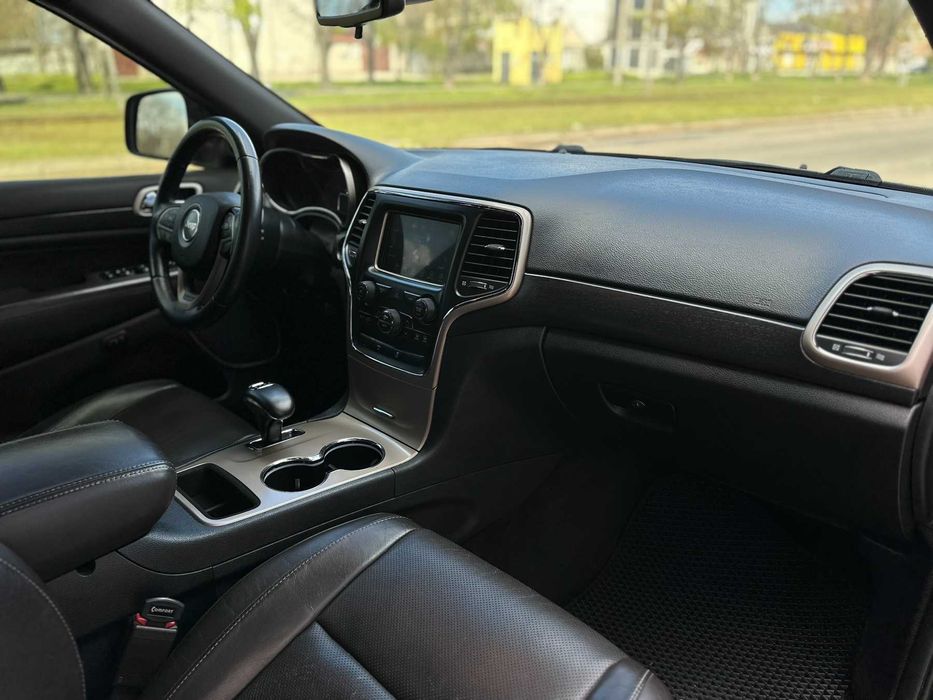 Продам шикарний автомобіль JEEP GRAND CHEROKEE 2015 р. 3.6 бензин