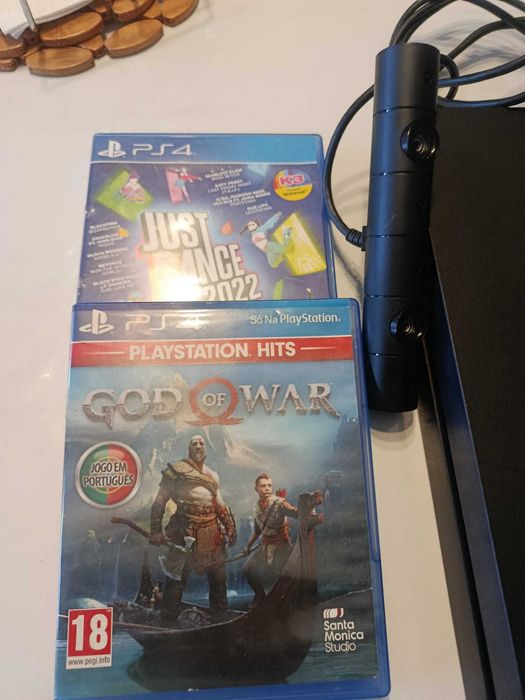 Ps4 com câmera 2 comandos e 2 jogos