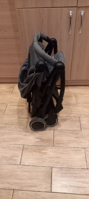 Продам коляску дескую