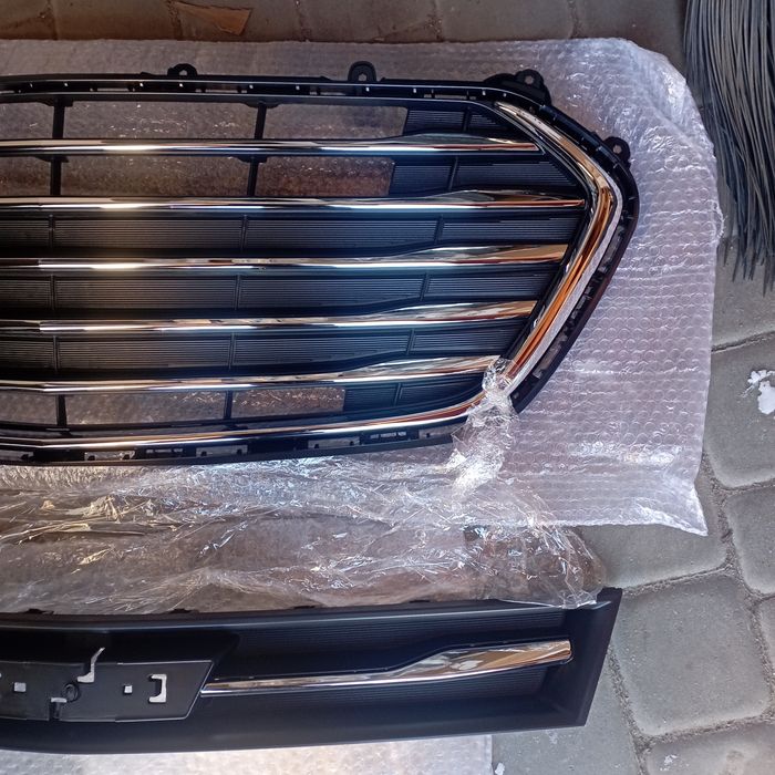 Решітка радіатора гриль нижня Chevrolet Trax 17-22