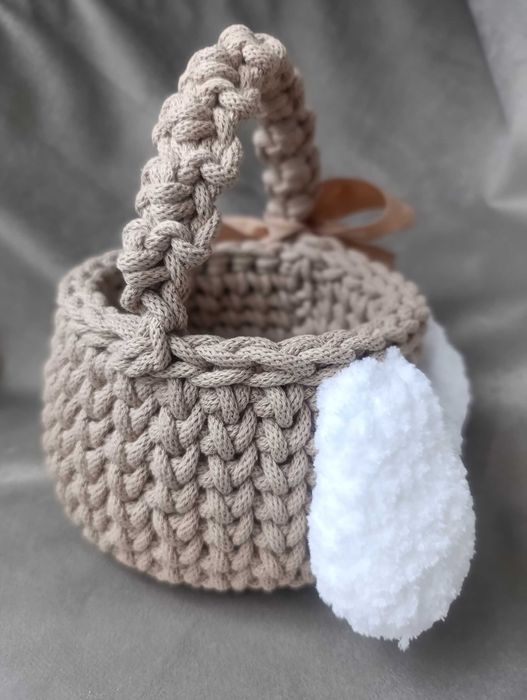 Koszyk wielkanocny z uszami królik