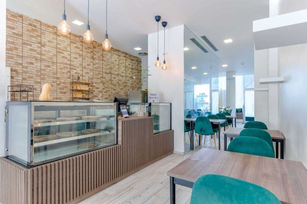 Vitrines com suporte de Madeira