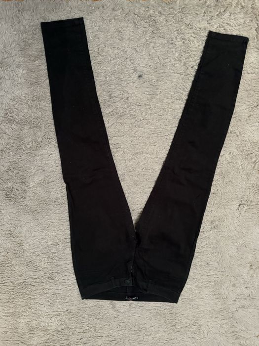 Spodnie damskie  Reserved czarne dżinsowe roz.36