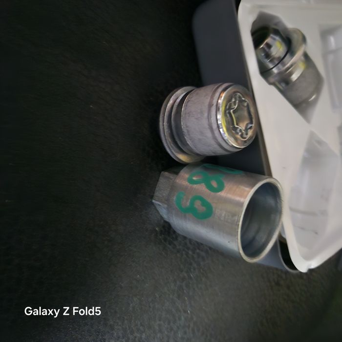 Nowe nakretki zabezpieczające Toyota CHR Yaris Corolla Auris Camry