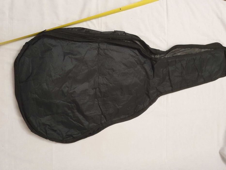 Продам чехол для акустической  гитары.