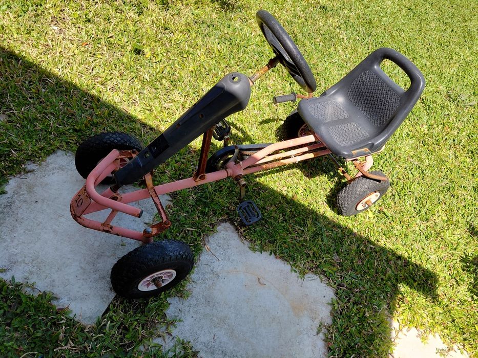 Triciclo  grande  a pedais