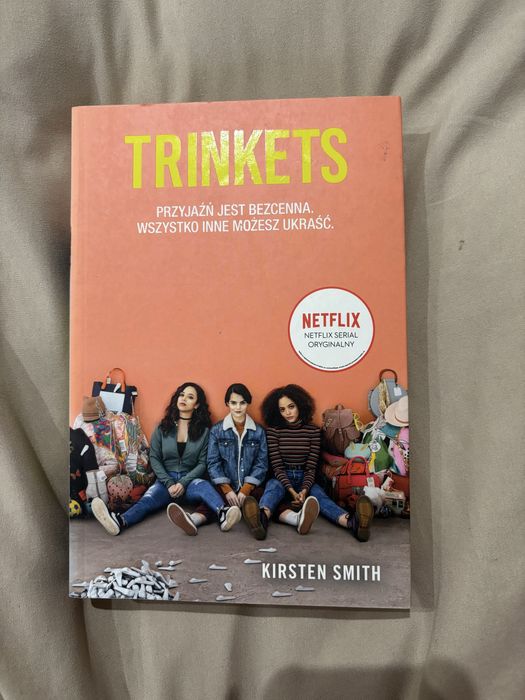Książka ,,Trinkets”