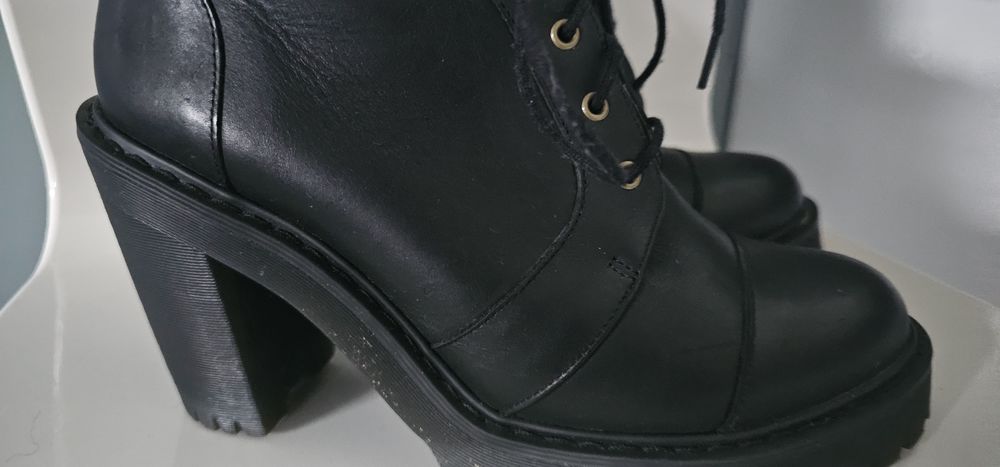 Dr.Martens piękne obcas 39 ideał