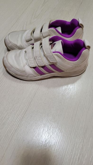 Фірмові кросівки адідас