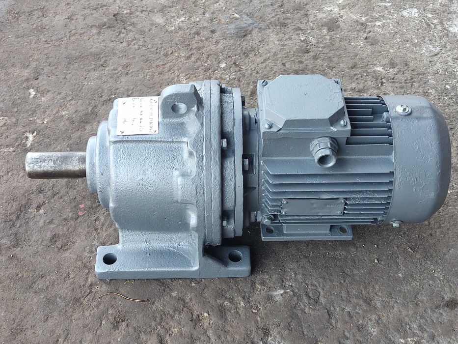 Мотор-редуктор 3МП-40 35,5; 45; 71;90 об на 220В, 1,3; 1,5; 2,2; 3 кВт