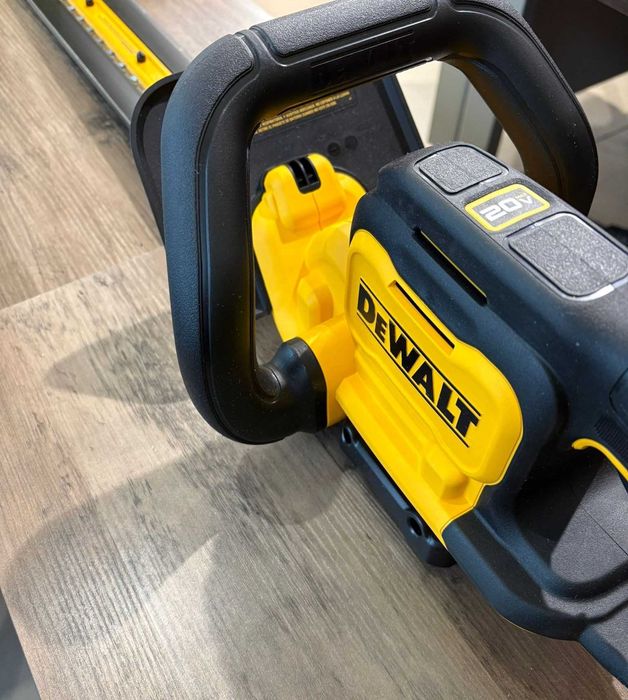 DeWalt DCHT821 20V akumulatorowe nożyce do żywopłotu 56cm