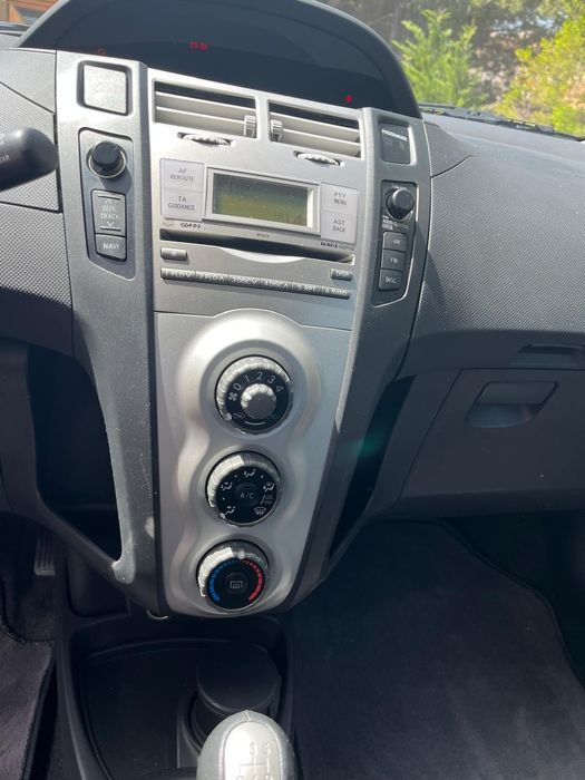 Toyota Yaris – 150 000 km – Muito bom estado