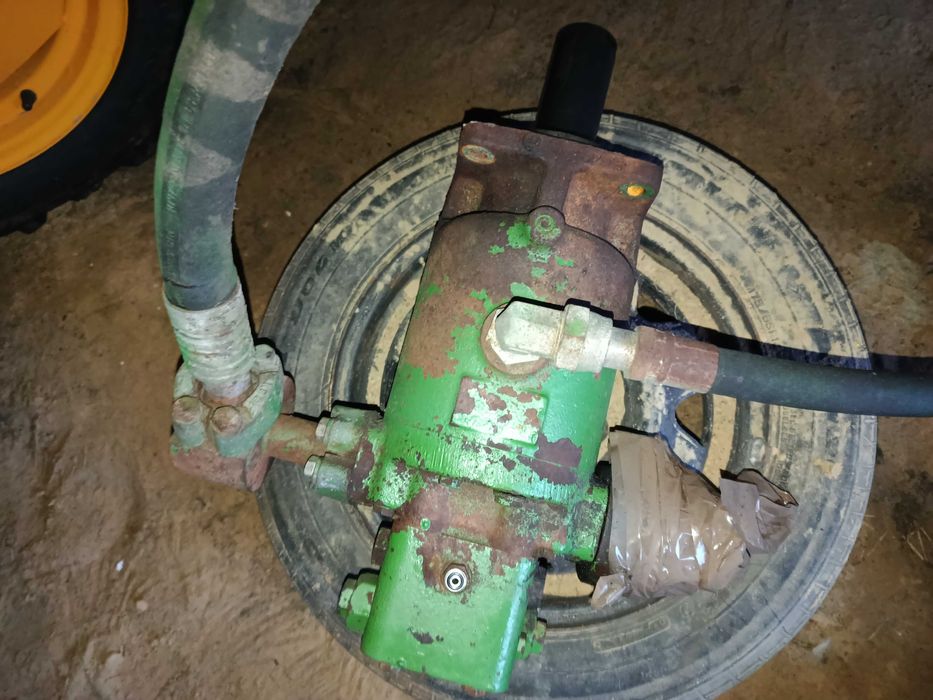 Hydromotor ,hydrostat jazdy sieczkarni kombajnu  John Deere