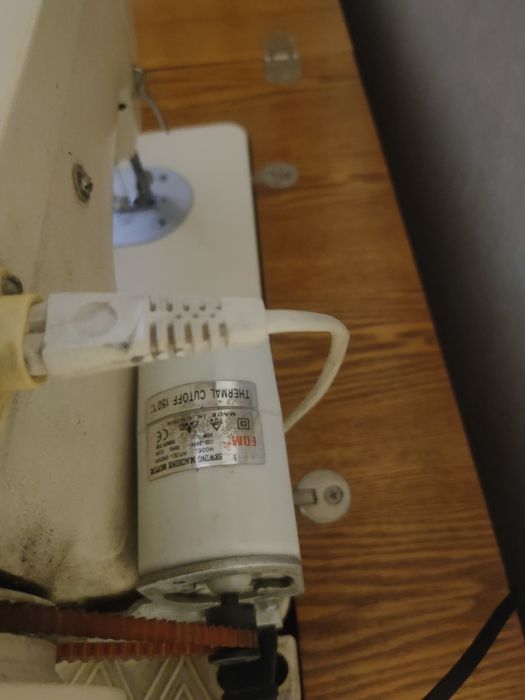 Продам швейну машину Чайка -142 М