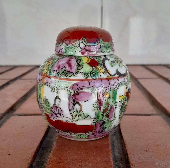 Pote em porcelana Macau