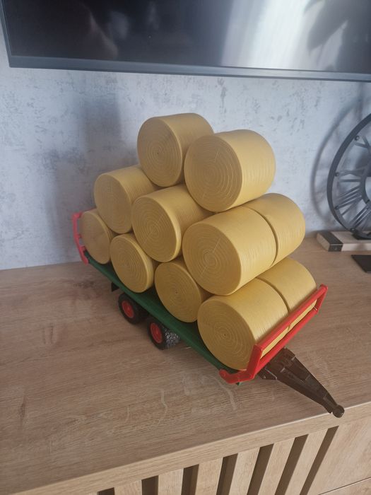 Przyczepa z belami skala 1:16 Bruder 02220