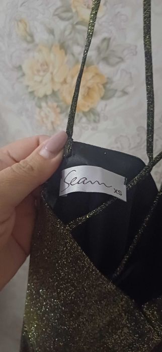 Продам  плаття  одягали 1 раз на випусуний