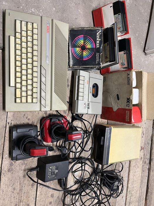 Atari 65XE + atari 1050 + atari XC12 + joisticki simga i gry!