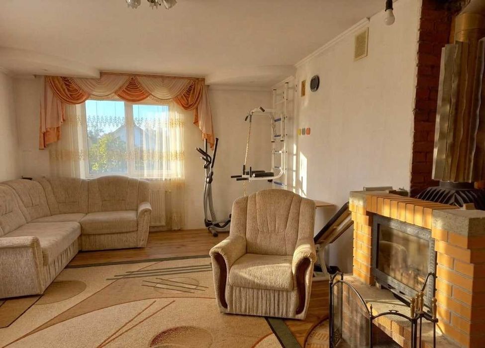 Продаж будинку в центрі Винник