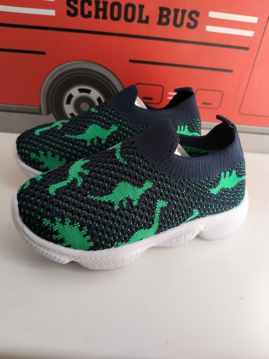 Нові кросівки для хлопчика 28.5 розмір, стильні,з динозаврами