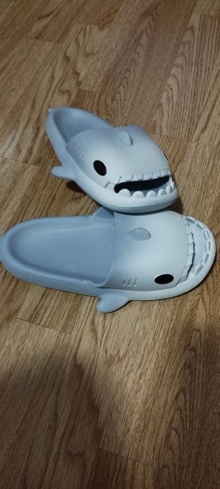 Klapki rekinki nowe bez metki  rozmiar 36