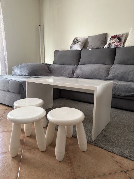 Mesa IKEA de apoio (com/sem bancos)