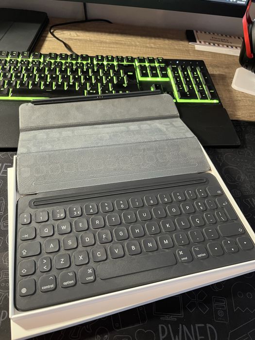 Apple Ipad (9th Gen) Smart Keyboard (A1829)