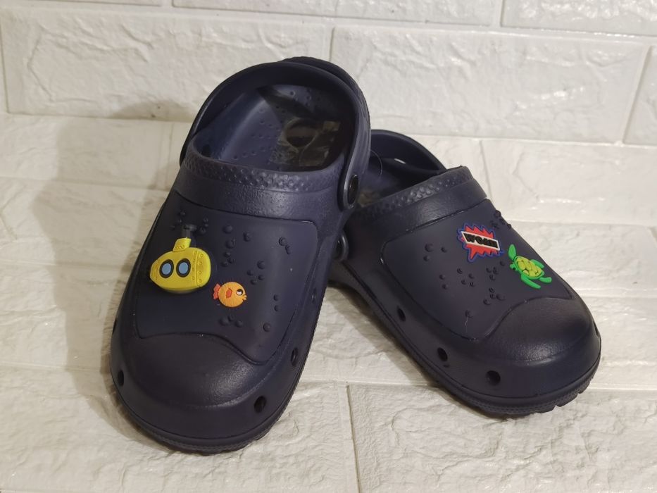 Крокси сабо сандалі з наліпками і мігалкой, розмір 26
Crocs
Підписатис