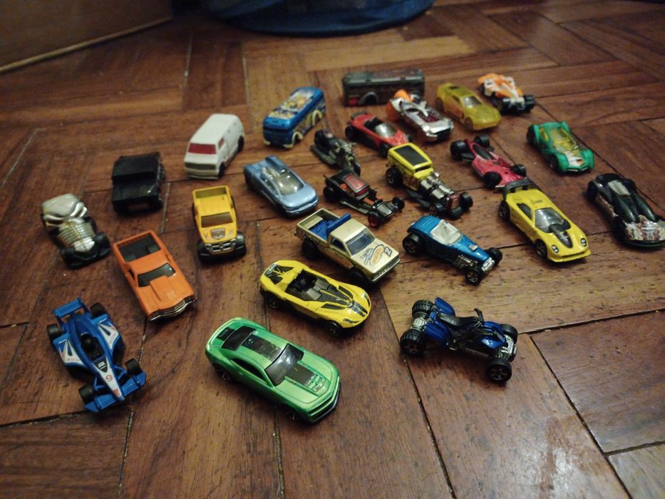 Lote de 25 Carros Hot Wheels - Usados (Crianças ou Colecionadores)