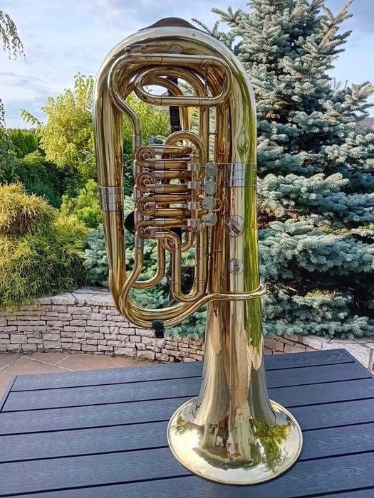 Tuba basowa Es Amati Kraslice