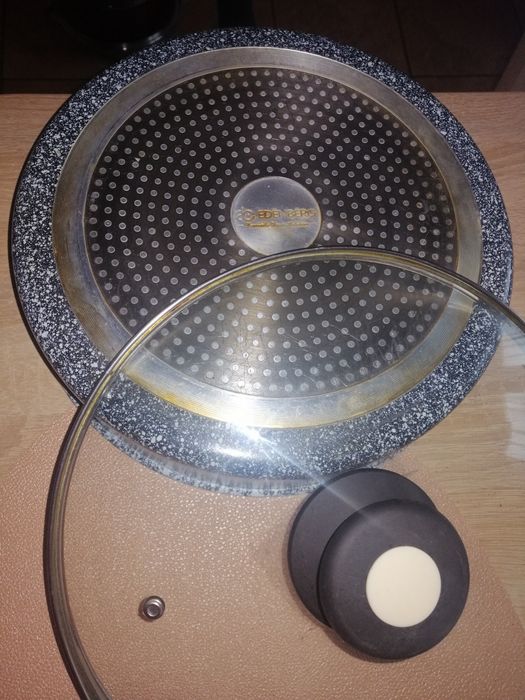 Patelnia marmurowa z przykrywką