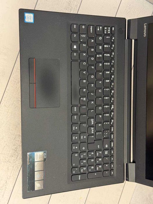 Lenovo V110-15IKB intel i5-7200U 8ram  ssd 128gb Full HD 15.6