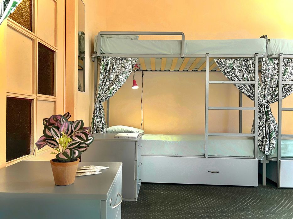 Хостел подобово | Олімпійська | Поруч госпіталь | У нас є гаряча вода!