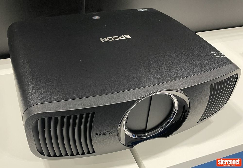Лазерний 4K проектор Epson EH-LS12000
