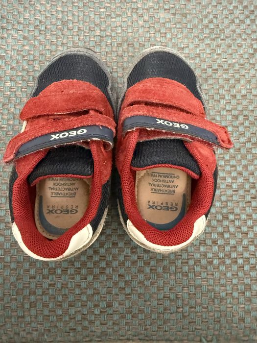 Продам кросовки детские