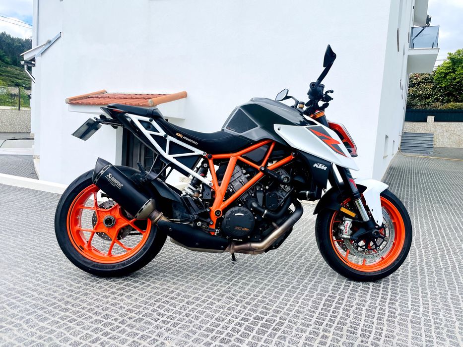 KTM 1290 SuperDuke R– Akrapovic | Full Extras | [Com vídeo]