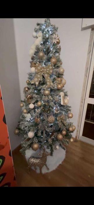 Árvore de Natal 2,10m Completa com decoração