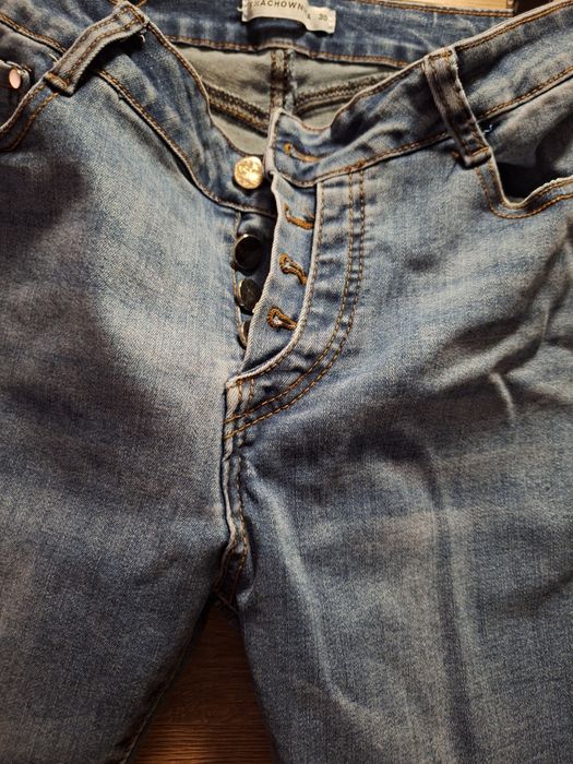 Jeansy z wyższym stanem