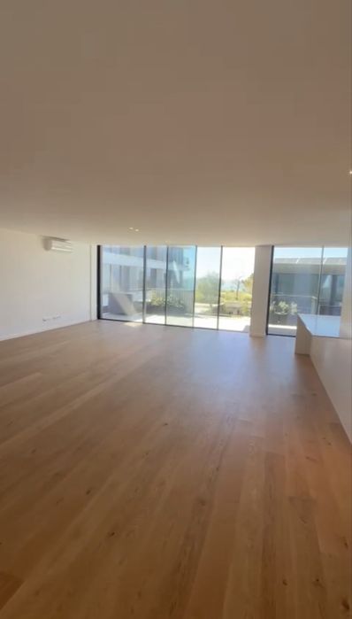 Arrendamento Apartamento T4 Living Sea