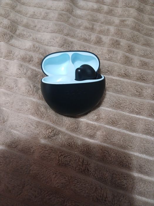 Наушник+кейс в отличном состоянии