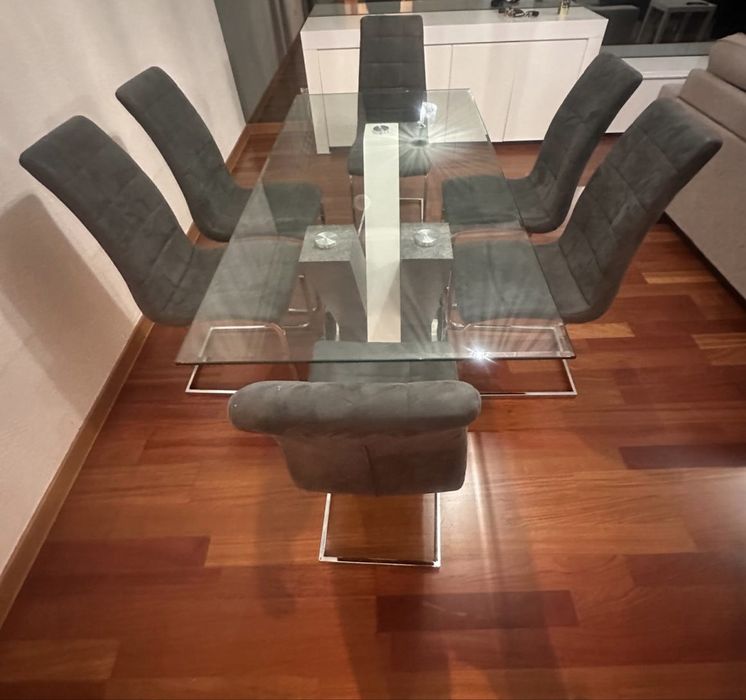 Mesa elegante para 6 pessoas em otimo estado!.